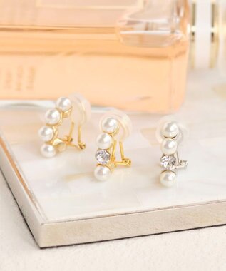 Phoebe 〈シリーズ累計販売15000点突破！〉〈痛くないシリーズ〉ノーブルパールシャインエアリーイヤリング シルバー シルバー