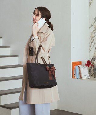 Maison de FLEUR リボンチャーム付き3ルームトートバッグ Navy