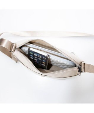 UNBILLION カシュカシュ cachecache / ソフトエナメル舟型ショルダー アイボリー