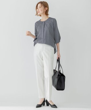 23区 【洗える】ストレッチツイル センタープレス パンツ ホワイト系