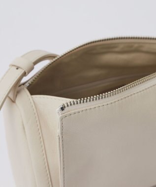 russet ソフトレザーロールショルダーバッグ(CE-1661) Ivory