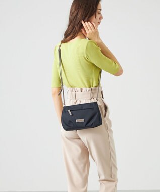 LA BAGAGERIE ポリエステルキャンバス　タックポシェット