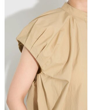 Green Parks タックデザインショート丈シャツ Beige