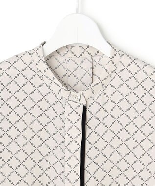 ICB L 【先行予約・WEB限定カラーあり】BackSatinAmunzen 5分袖バンドカラーブラウス トープ×スクエアビット柄［WEB限定］