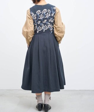 muuc 〈遠州織物の工場で織られた上質なコットン生地〉モクレン刺繍 後ろファスナー有り ノーカラー ノースリーブ ウエスト切り替えワンピース（セットアップ可能） ネイビー×グレー