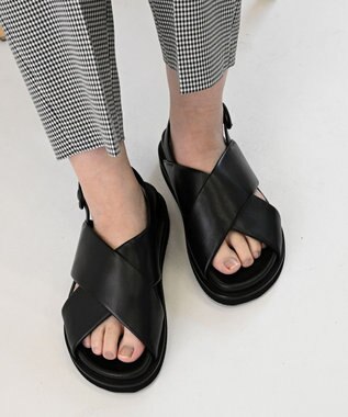 APOM クロスストラップサンダル25