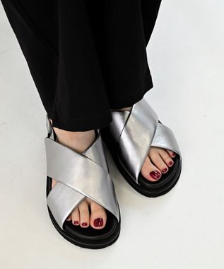 APOM クロスストラップサンダル25