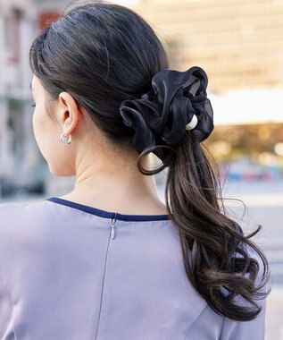 Tiaclasse パール付きオーガンジーシュシュ ネイビー