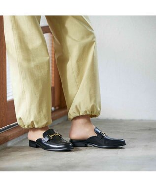 ing <ing>ビット付ミュールローファー ブラック