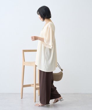 AMERICAN HOLIC 【先行予約】【WEB限定】主役級ラク映え：前後2WAY Vネックシャーリングチュニックブラウス Ivory