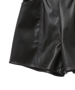 earth music&ecology シンセティックレザーショートパンツ Black