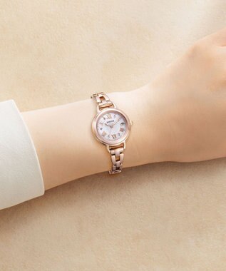 CITIZEN 【アクセサリー感覚で使える】ピンクゴールドのフェミニンなソーラーテック電波時計 ピンクゴールド