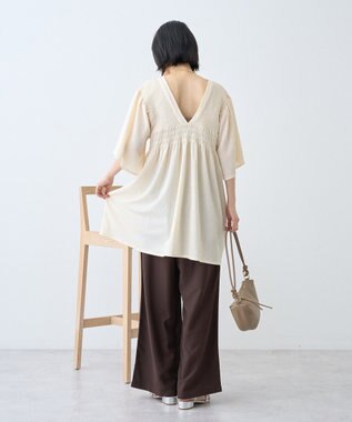 AMERICAN HOLIC 【先行予約】【WEB限定】主役級ラク映え：前後2WAY Vネックシャーリングチュニックブラウス Ivory