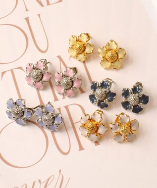 Tiaclasse カラーフラワーピアス オフホワイト×ゴールド