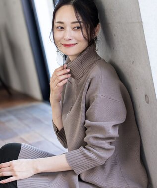 Tiaclasse 【洗える】華のあるニットタートルワンピース モカ