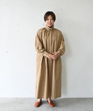 muuc 〈多彩な着方が叶う〉〈衿立て＆衿折り〉〈遠州織物の工場で織られた上質なコットン生地〉リボン紐付き多様衿 シャツワンピース ベージュ
