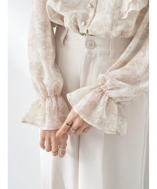 earth music&ecology 花柄ラッフルブラウス Ivory