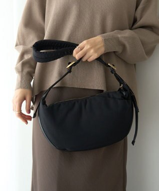 YECCA VECCA story.ハーフムーンクロスボディ Black