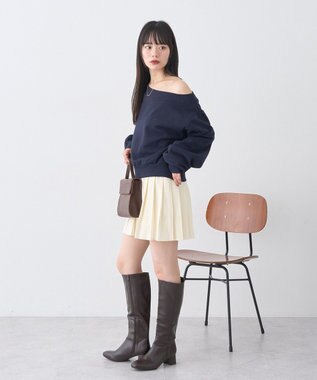 earth music&ecology ショート丈ワンポイント刺繍オフショルスウェット Pink