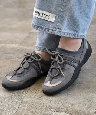 APOM 晴雨兼用　ウォーターレジストレースアップスニーカー グレー