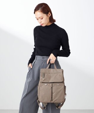 Y'SACCS ダブルホックポケットリュック グレージュ