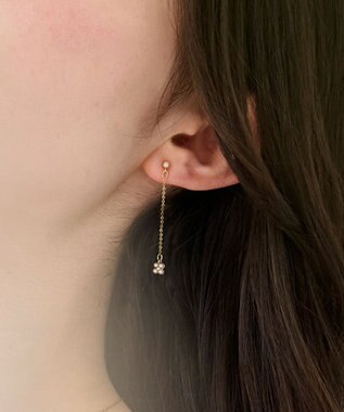  〈金属アレルギー対応〉タイニーフラワーロングセラミックポストピアス　チェーンピアス/小粒パール/揺れるピアス