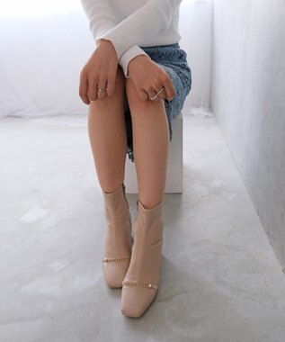 Bridget Birkin 【Bridget Birkin】アクセサリーパールチェーンショートブーツ ベージュ