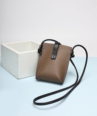 style code 【PADMA/パドマ】ベルトデザイン　シュリンクレザーマルチポシェット グレージュ