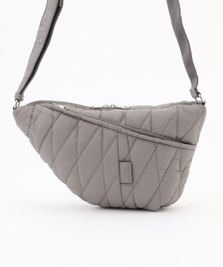 Y'SACCS バイアスキルトショルダー グレージュ