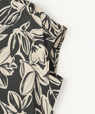 自由区 【カタログ掲載・洗える】モノトーンフラワープリント ブラウス オフｘブラック