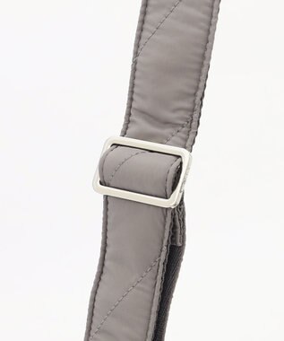 Y'SACCS バイアスキルトショルダー グレージュ