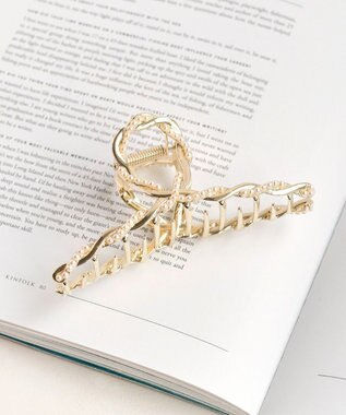 Phoebe 【WEB限定】ツイストパールバンスクリップ ホワイト