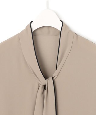 ICB L 【人気のため新色追加・接触冷感・UVケア・洗える】BackSatinAmunzen 5分袖配色ボウタイブラウス クリームブラウン系