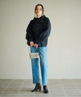 #Newans 【洗濯機可能/シワになりにくい】〈春名亜美さんコラボ〉ショルダーフリルブラウス ネイビー