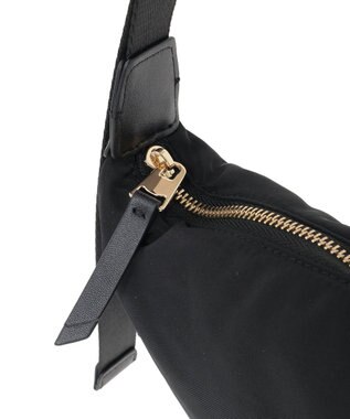 YECCA VECCA story.ハーフムーンクロスボディ Black