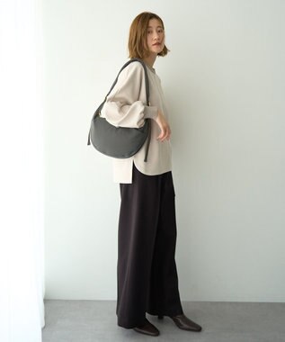 YECCA VECCA story.ハーフムーンクロスボディ Charcoal Gray