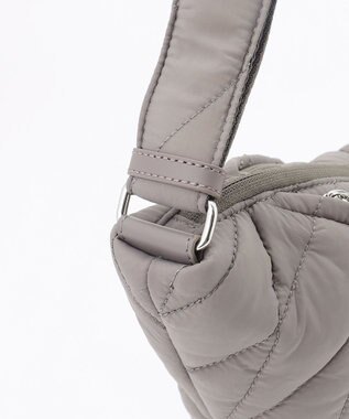 Y'SACCS バイアスキルトショルダー グレージュ