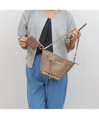 UNBILLION cachecache パテッドキルティングショルダーバッグ オーク