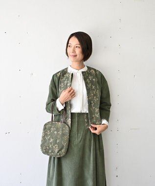 muuc 〈遠州織物の工場で織られたコットンコーデュロイ生地〉花刺繍ノーカラージャケット（セットアップ可能） グリーン