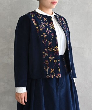 muuc 〈遠州織物の工場で織られたコットンコーデュロイ生地〉花刺繍ノーカラージャケット（セットアップ可能） ネイビー
