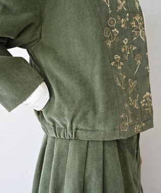 muuc 〈遠州織物の工場で織られたコットンコーデュロイ生地〉花刺繍ノーカラージャケット（セットアップ可能） グリーン