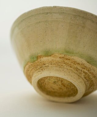 たち吉 【たち吉】灰釉草文 組鉢〈2個〉 美濃焼 キナリ