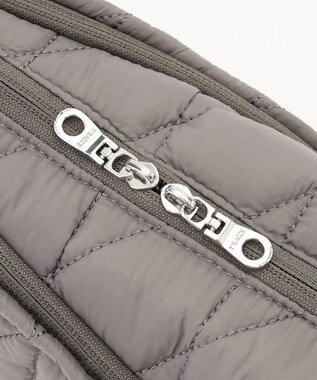 Y'SACCS バイアスキルトショルダー グレージュ