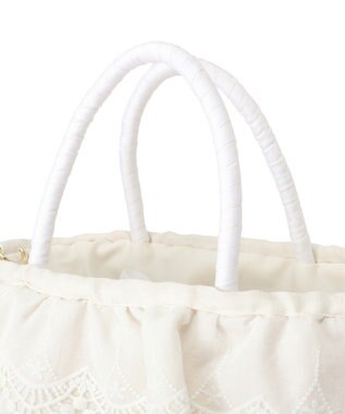 Maison de FLEUR 【2Way】レースフリルメイズ2Wayカゴバッグ White