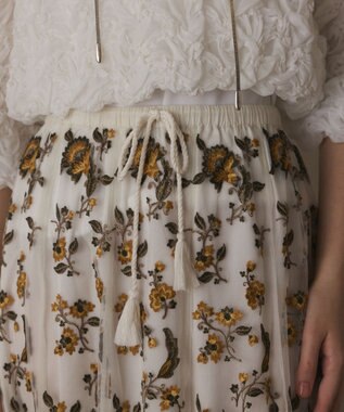 GRACE CONTINENTAL サラサ刺繍チュールスカート ホワイト