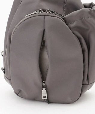 Y'SACCS 【Y’SACCS vous et】フロントファスナークロスボディバッグ グレー