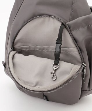 Y'SACCS 【Y’SACCS vous et】フロントファスナークロスボディバッグ グレー