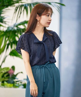 Tiaclasse L 【洗える】幅広く活躍が期待できるボウタイレースブラウス ネイビー