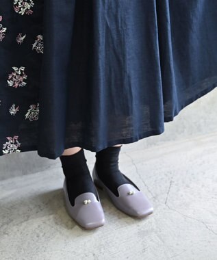 muuc 〈コットン×リネン〉〈高品質なドライタッチ生地〉〈遠州織物の工場で織られた上質な生地〉野小花刺繍 ウエスト後ろゴムあり 裏地あり ギャザースカート ネイビー