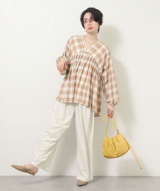 Green Parks 【しゃれシャツ】イージーケアＶネックチェックブラウス Beige